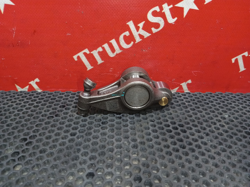 Коромысло впускного клапана 2024г.