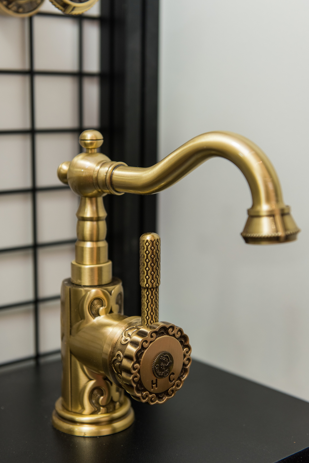 Смеситель одноручковый на раковину Bronze de Luxe 21788