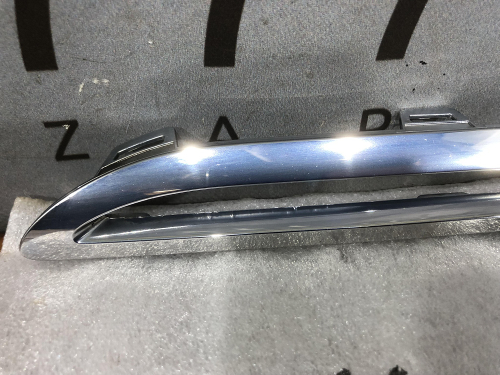 Молдинг решетки радиатора GLE (V167) AMG 18-нв Б/У Оригинал A1678854703