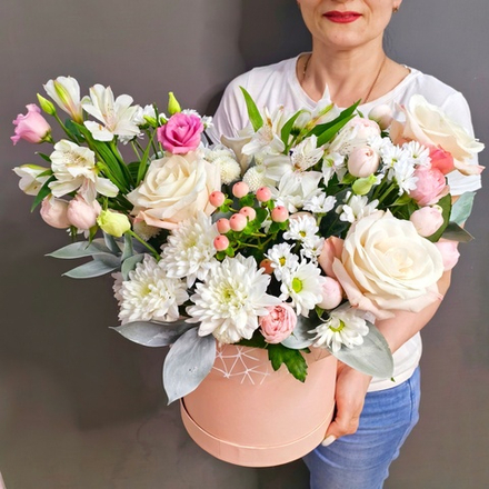 Авторская композиция в шляпной коробке