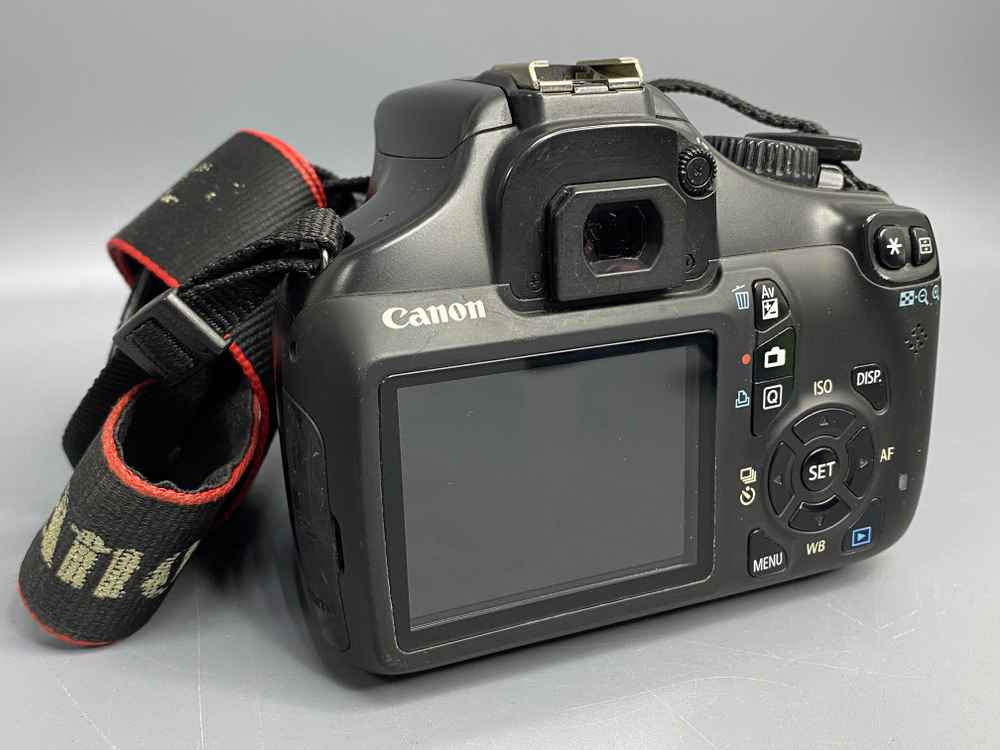 Canon 1100D Kit 18-55mm 21.400 кадров