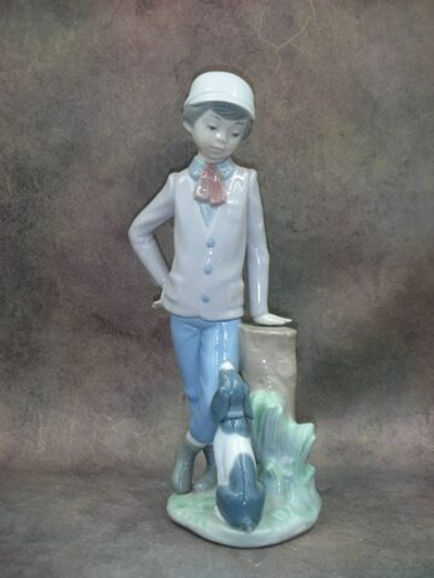 Статуэтка. Фарфор. Мальчик с щенком. NAO. Испания