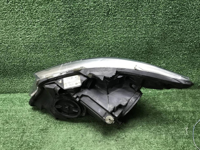 Фара правая Mercedes V w447 (14-нв) галоген