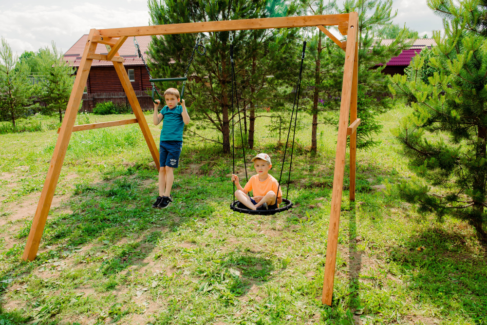 Деревянные качели с гнездом 60см и трапецией