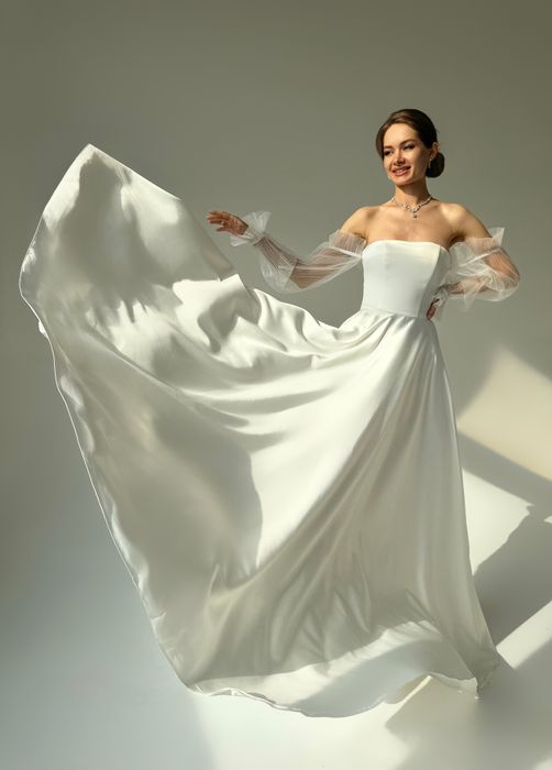 Свадебное корсетное платье с открытыми плечами съемными рукавами (молочный)