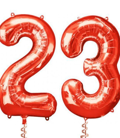 Цифры "23" красные