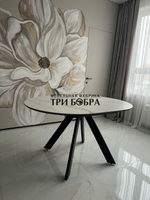 Круглый раздвижной стол "Бонжур", керамогранит, белый мрамор и стулья "Бентли" серые