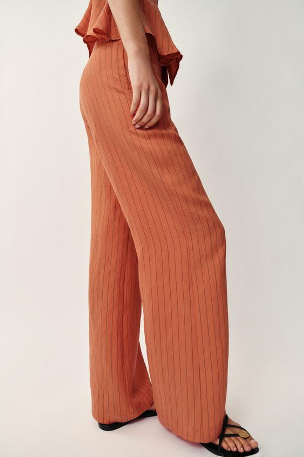 ZARA БРЮКИ ПРЯМОГО КРОЯ В ПОЛОСКУ, МЕДНЫЙ