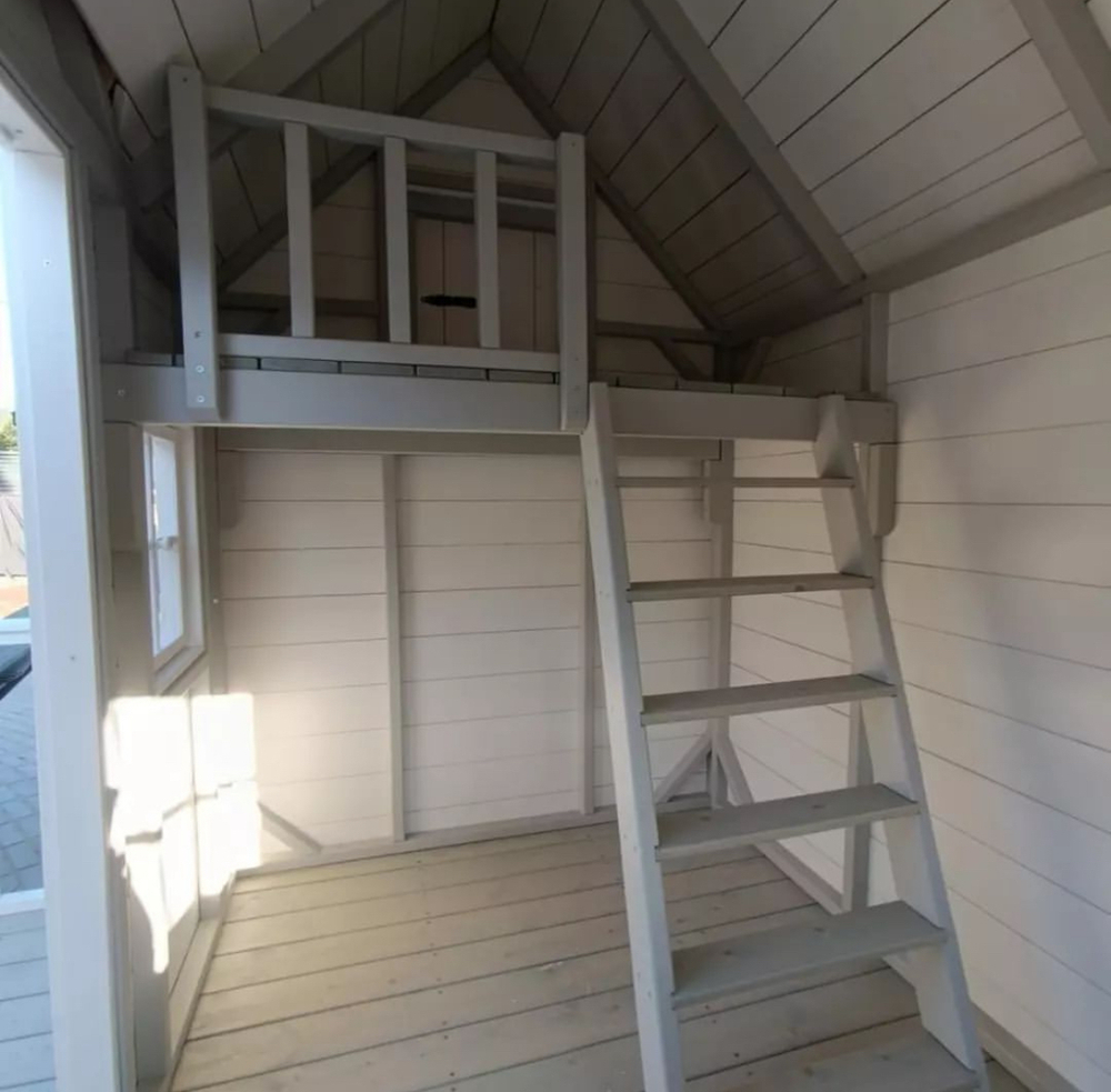 Домик Венди с балкончиком