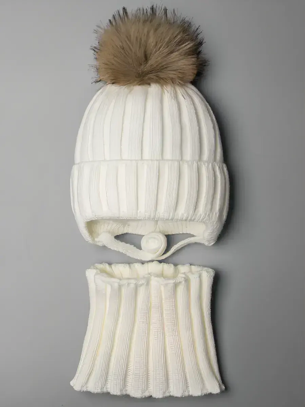 Шапка зимняя детская с помпоном на завязках и снуд