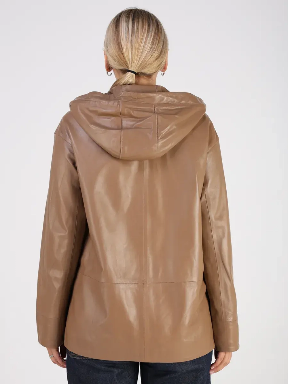 Кожаная куртка демисезонная с капюшоном