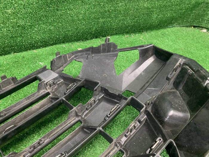 Решетка радиатора Toyota Land Cruiser 200 (2015-2021)