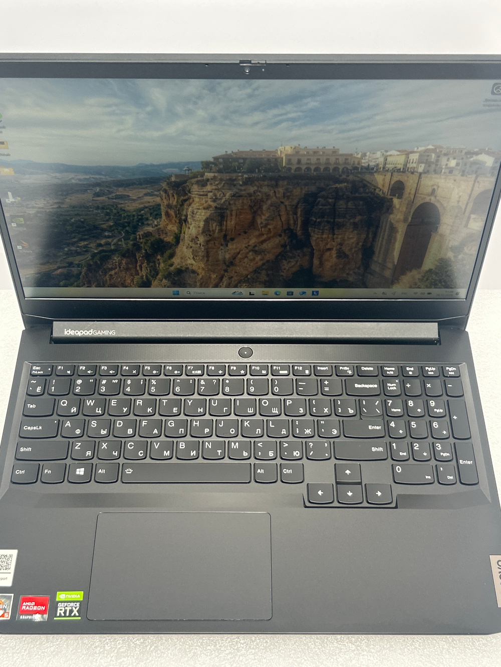 Ноутбук Lenovo IdeaPad Gaming 3 15ACH6 (82K201D1RK) 15.6"/AMD Ryzen 5 5600H/RAM 8GB/SSD 256GB/Nvidia RTX3050 4GB/1920*1080/IPS/DOS/Подсветка кл-ры: LED/Черный. Состояние: Уценка/большой след. на матрице от клавиатуры