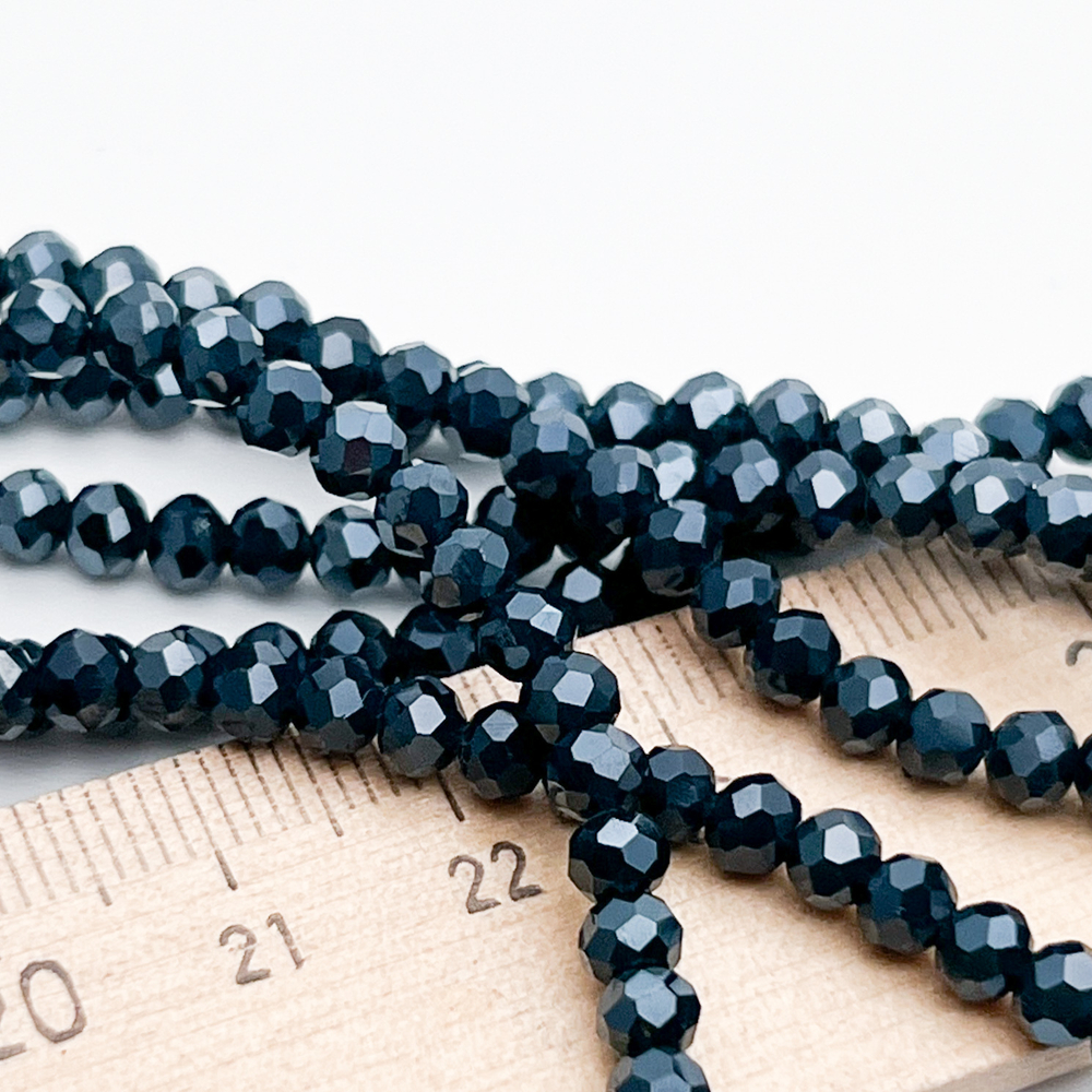 Бусины стекло, цвет темно-изумрудный, размер 3,5*4,5 мм, цена за нить 38 см