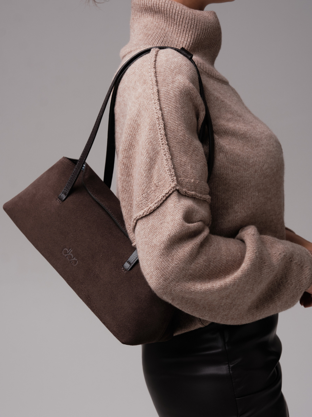 Женская замшевая сумка DBR 31127 темно-коричневый