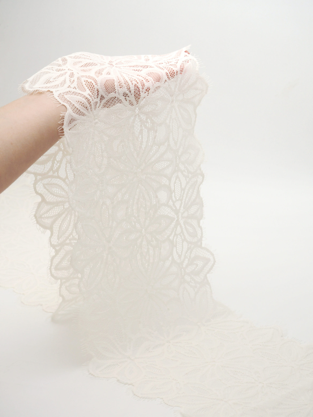 Кружево шантильи слоновая кость эластичное ширина 19 см