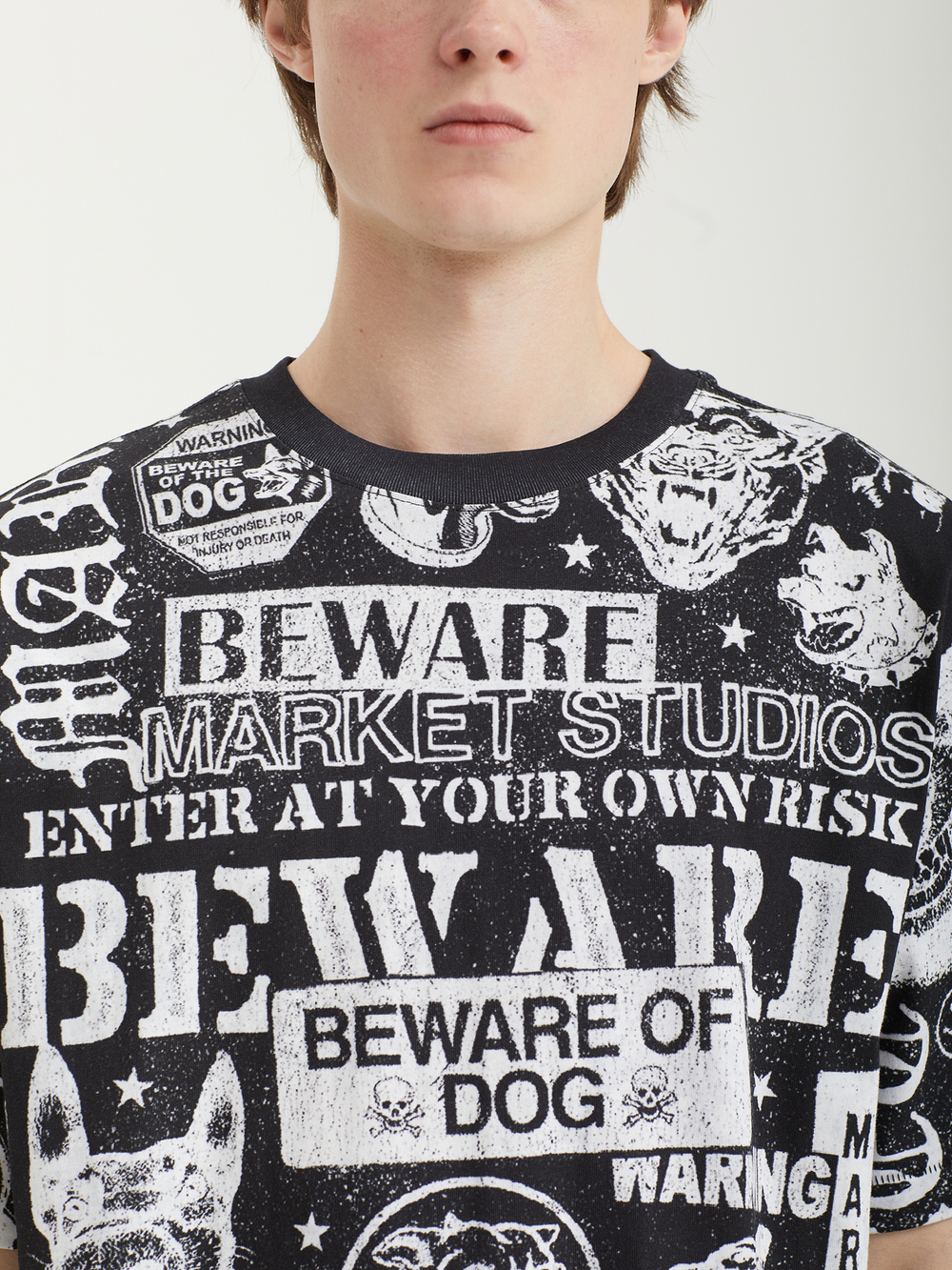 Мужская Футболка Beware All Over