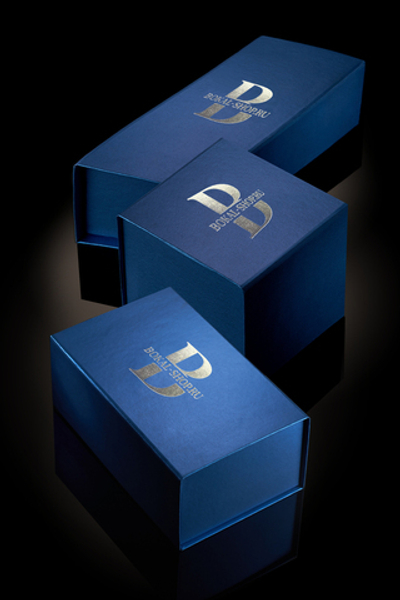 Подарочная упаковка из картона.