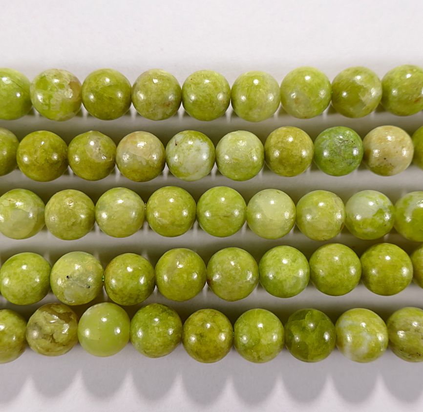 Нить бусин из опала зеленого, шар гладкий 8 мм