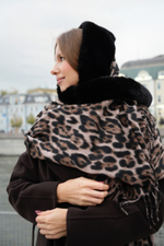 Палантин с мехом бежевый лео