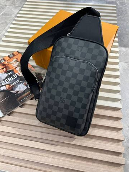 Сумка-мессенджер Louis Vuitton