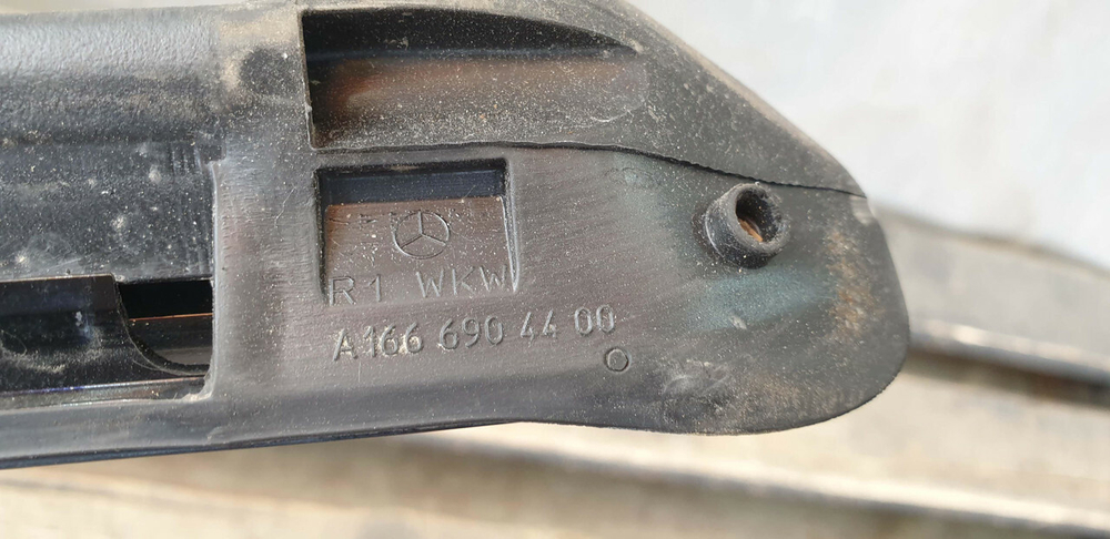 Молдинг задней правой форточки GL GLS (X166) Б/У Оригинал A1666904400