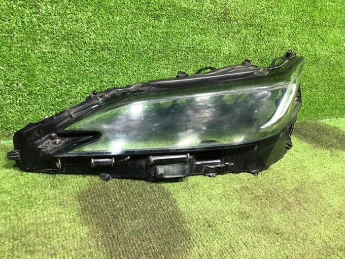 Стекло фары левое Lexus ES 7 (2018-2021)