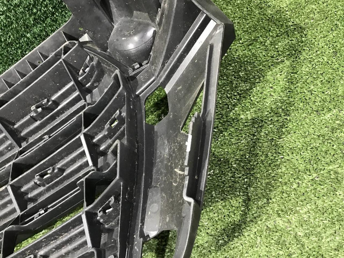 Решетка радиатора Toyota Land Cruiser 200 (2015-2021)