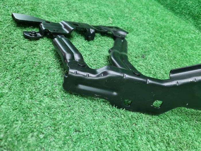 Петля капота правая Range Rover Vogue 5 L460 21-нв