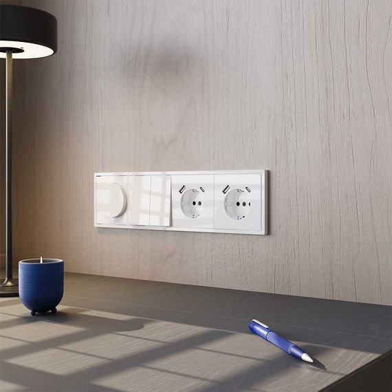 Розетка встраиваемая Voltum S70 с заземлением и защитными шторками, 16А, с USB, A+A, (белый глянцевы VLS040401