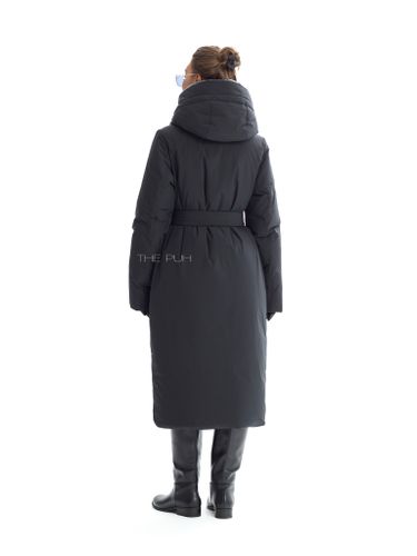 Длинный пуховик черного цвета с поясом