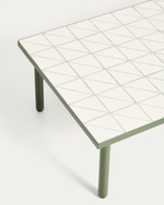 Уличный столик Maurina из зеленой стали с плиткой цвета экрю 122 x 61 см