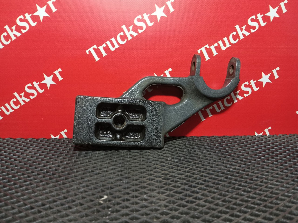 Кронштейн амортизатора переднего правый 2018г.