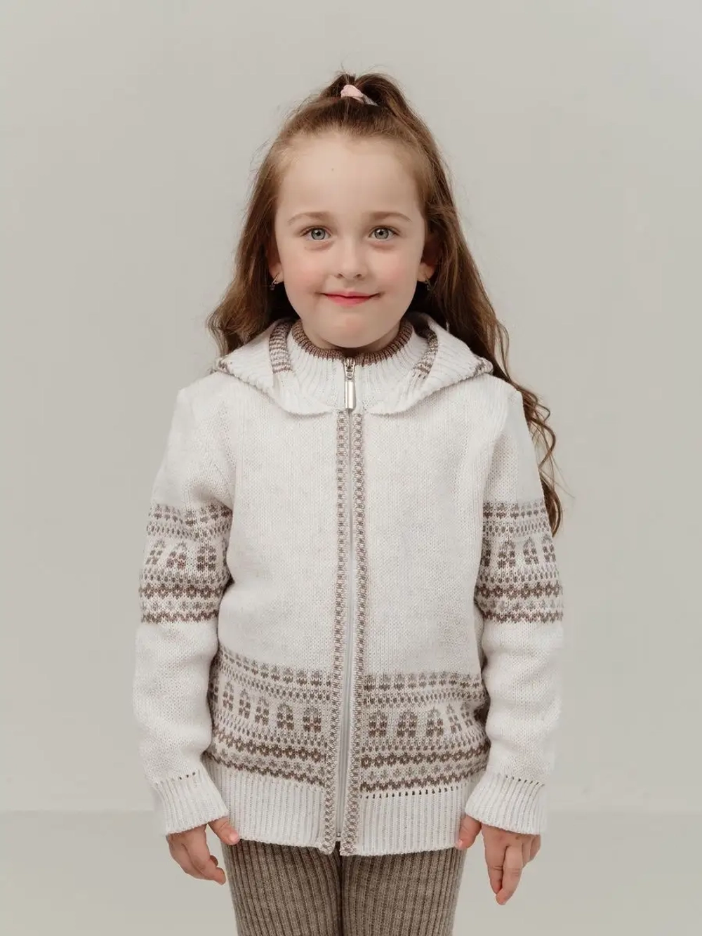 Кофта вязаная на молнии с капюшоном