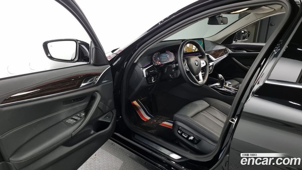 BMW 5 Series (G30) 520i Luxury (04.2023)