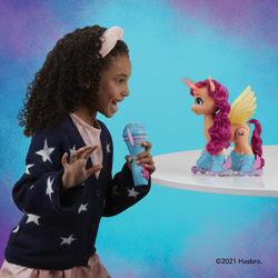 Hasbro My little Pony. Май Литл Пони на роликах с микрофоном
