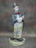 Статуэтка. Фарфор. Клоун с домброй. Capodimonte. Италия