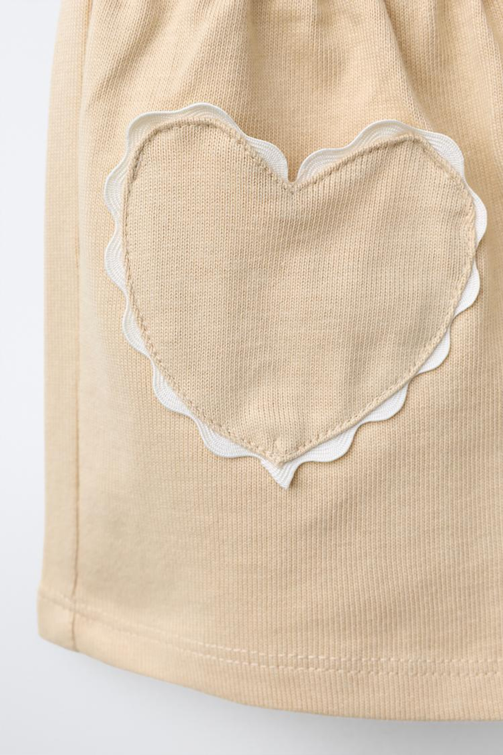 ZARA ШОРТЫ-БЕРМУДЫ «СЕРДЦЕ» С ВОЛНИСТЫМ КРАЕМ, БЕЖЕВЫЙ