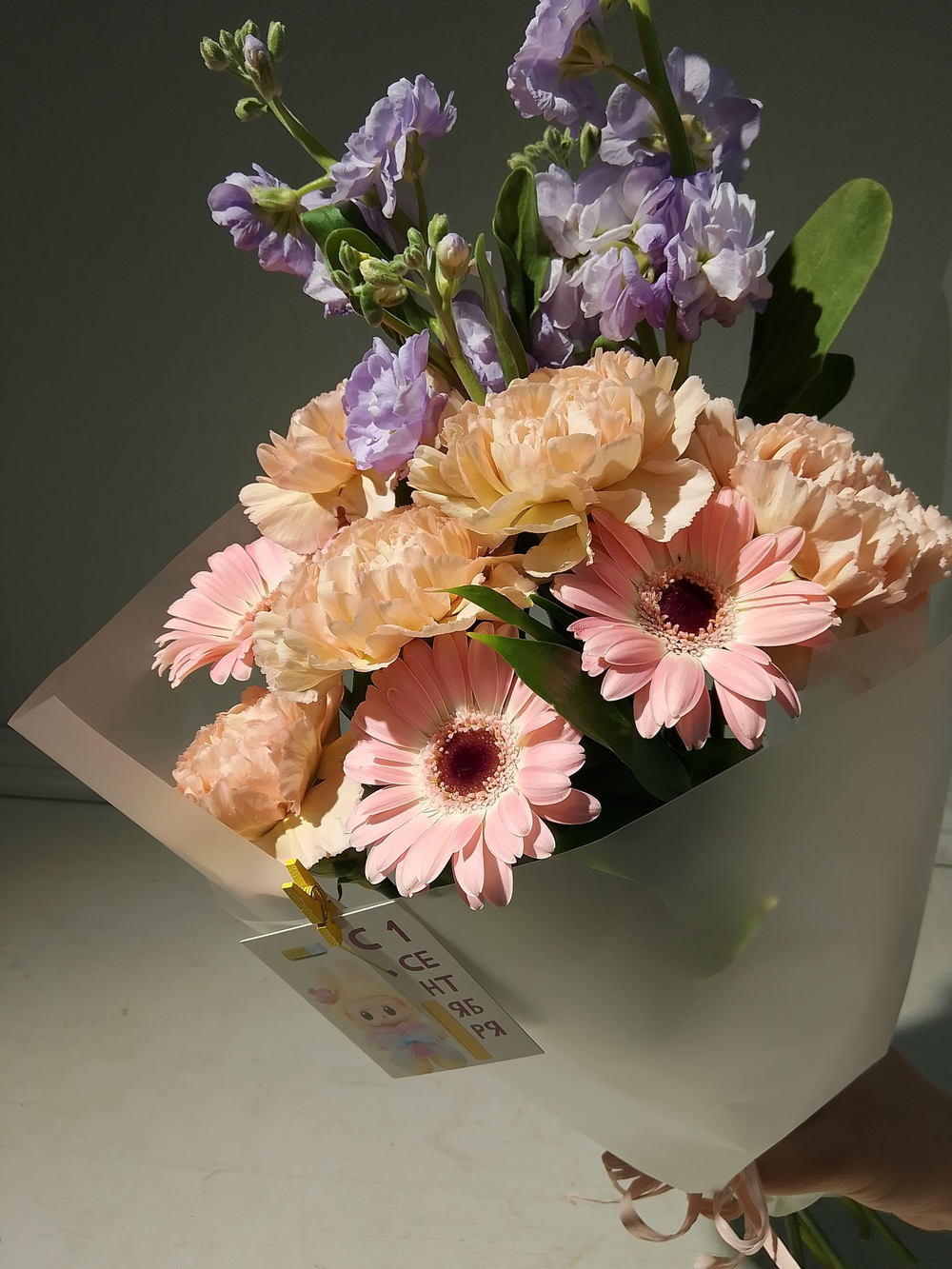 Летний солнечный букет с танацетумом и ароматными пионами Сара Бернард (С0034)