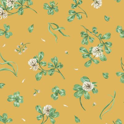 Луговой клевер на желтом фоне