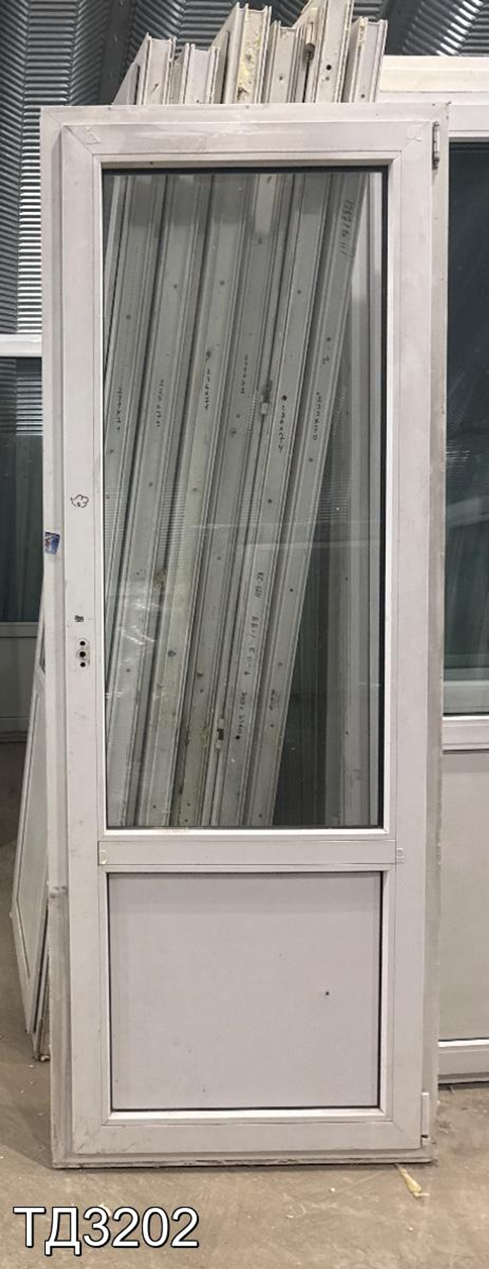 Дверь балконная пластиковая Б/У 2150(в) x 800(ш)