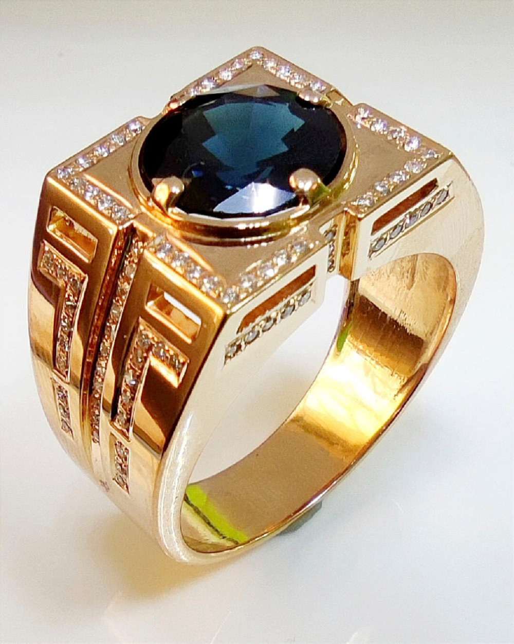 Печатка Эстерелла золото, сапфир, бриллианты