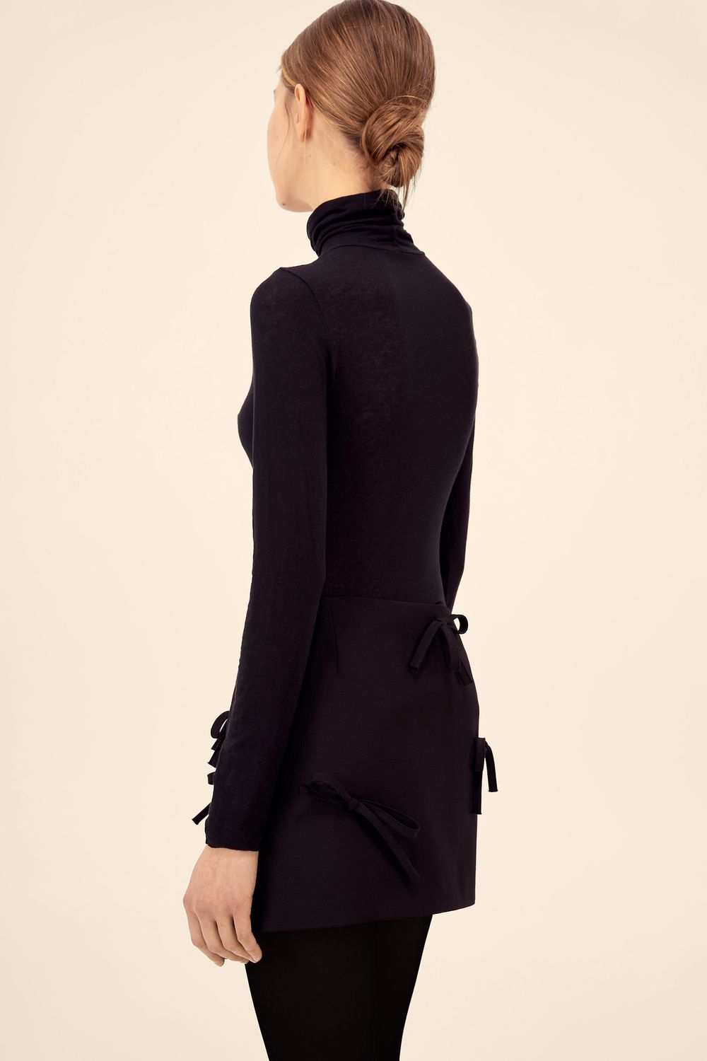 Юбка мини (И сбоку бантик), черная