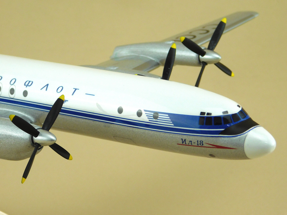 Модель самолета Ил-18 (М1:100, Аэрофлот СССР-75717, Ретро)