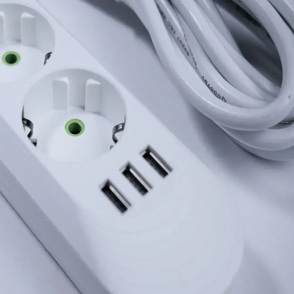 Сетевой фильтр 4 розетки, пилот, удлинитель, разветвитель, 4 USB, длина провода 5 метров, белый