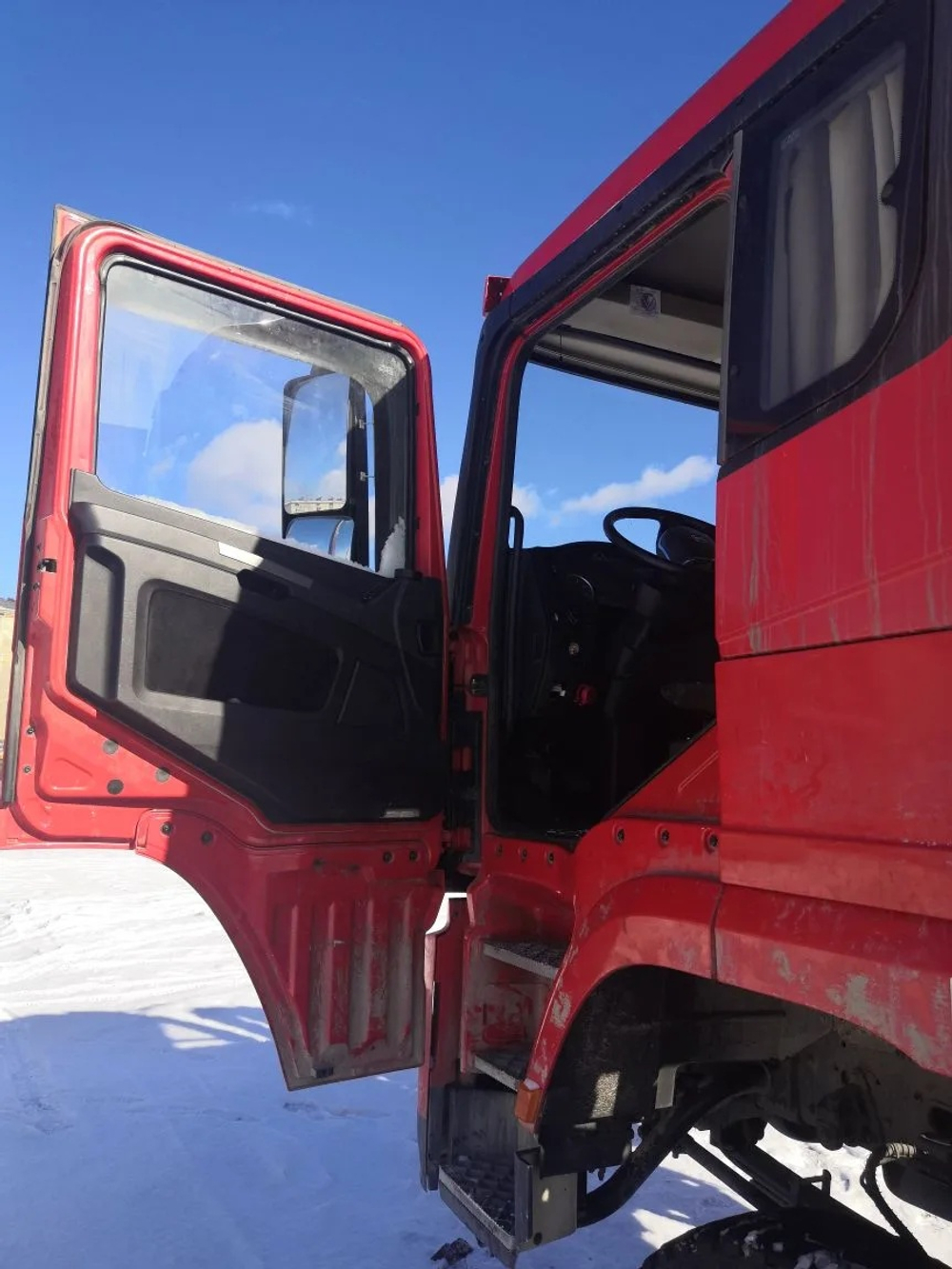 Shacman (Shaanxi) SX* 6x6 Седельный тягач SX42586V385 (Дизельный, 11,6 л, 423 л.с, МТ)