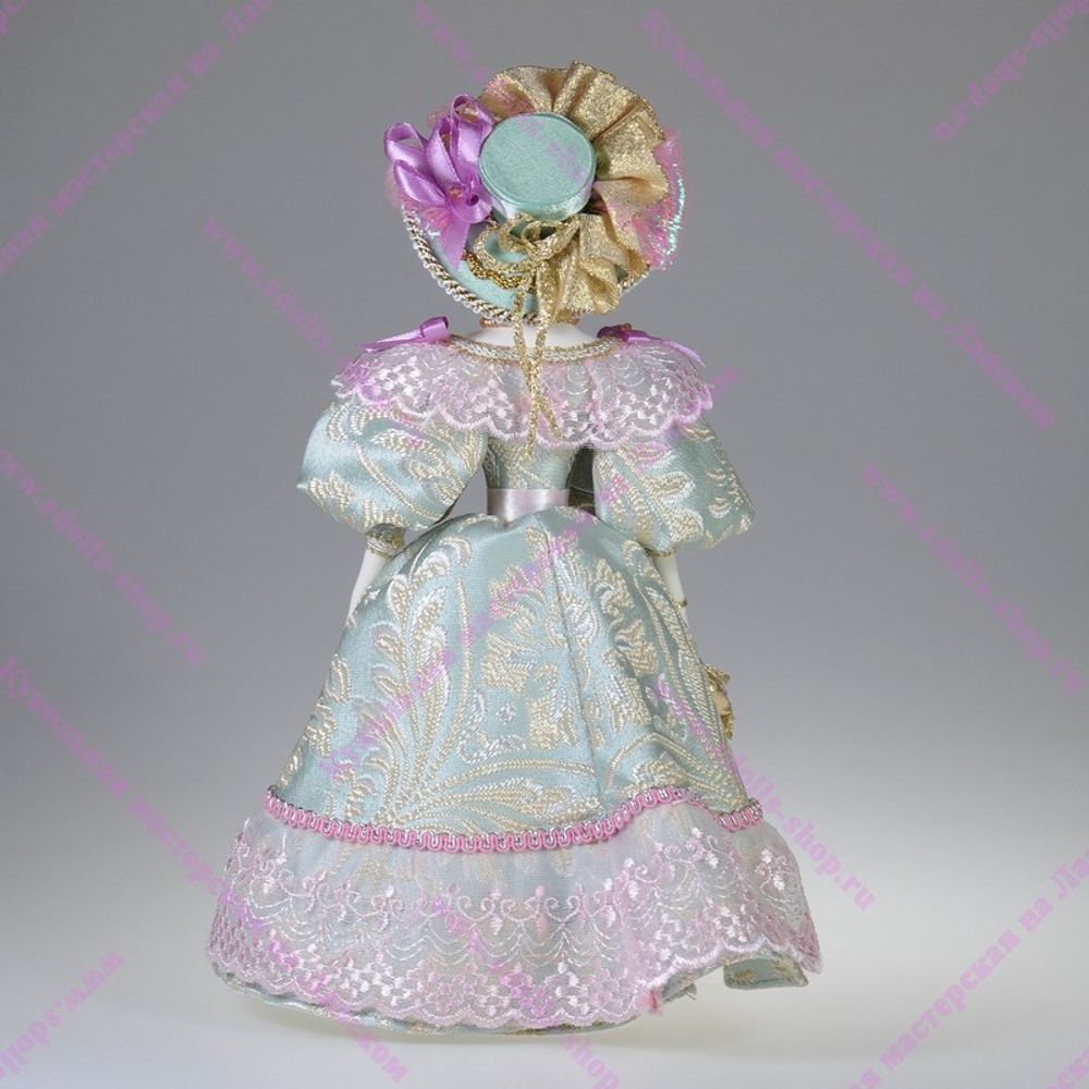 Сувенирная кукла в летнем платье для прогулок