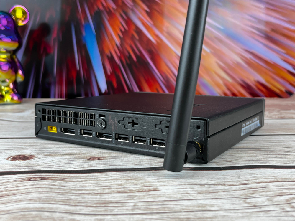 Lenovo Мини-ПК ThinkCentre M720Q с антенной Intel Core i5-8500 Intel HD Graphics 630, Windows 10 Pro, черный