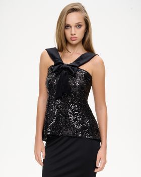 Топ из пайеток и бархата с бантом