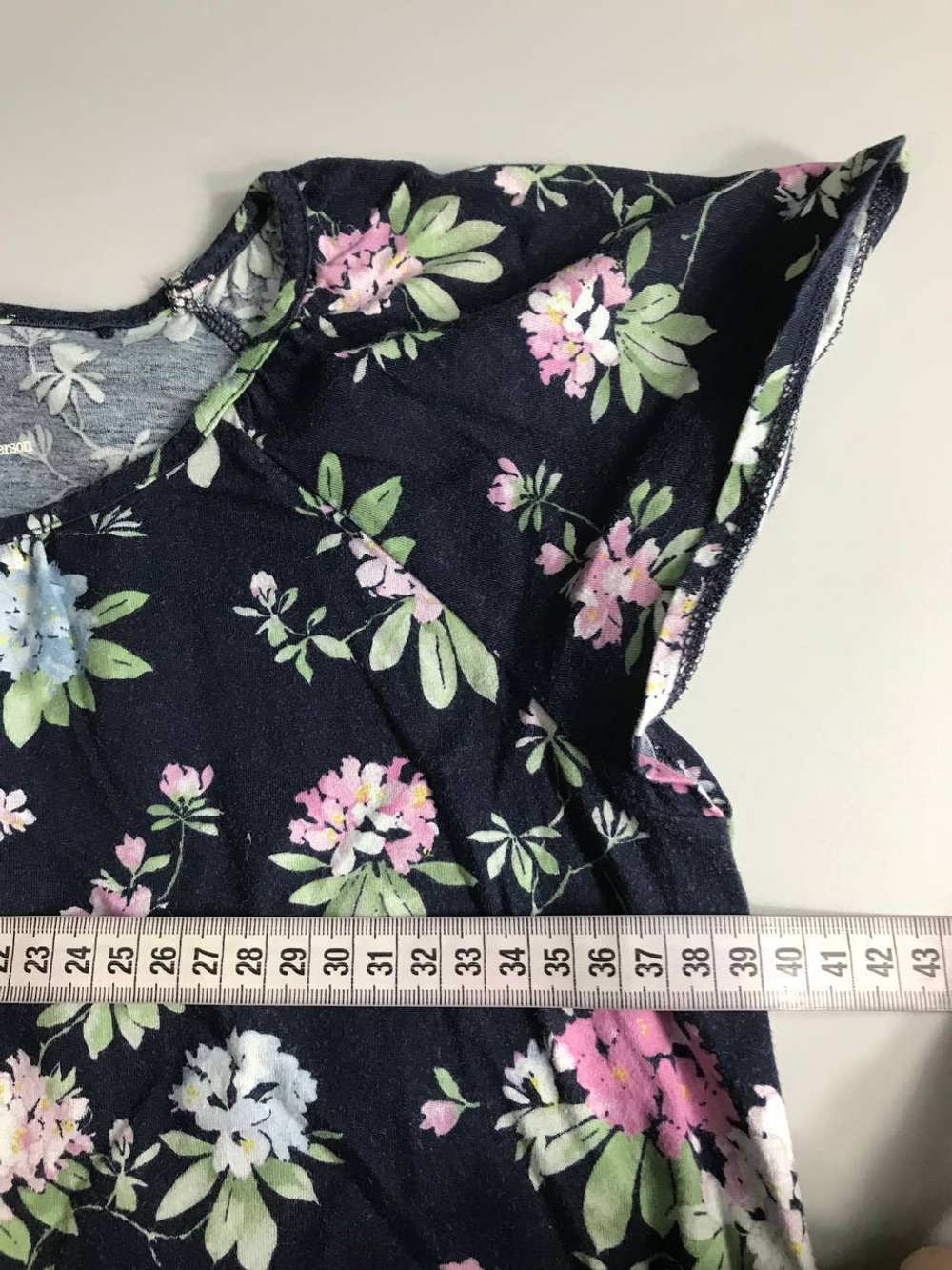 Платье Uniqlo удобное и практичное, на 9/10 лет